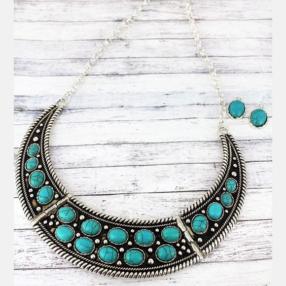 Turquoise Beaded Silvertone Crescent Bib - Picture 1 of 1